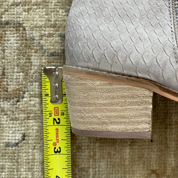 NEW Gorgeous Booties. Beige. Reptile print. - Picture 12 of 14